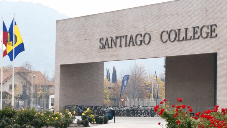 Caso Santiago College: Familia de estudiante acusado de manipular fotos de compañeras demandó al colegio por secuelas