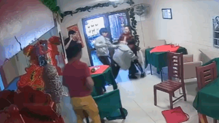 VIDEO | Tres detenidos tras asalto: Robaron vehículo y pasaron a buscar a sus hijos en Talagante