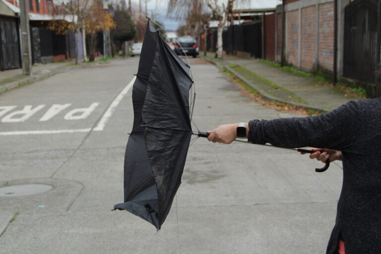 Vientos de hasta 100 km/h y posibilidad de tormenta de arena: DMC alerta por vientos fuertes en cinco regiones