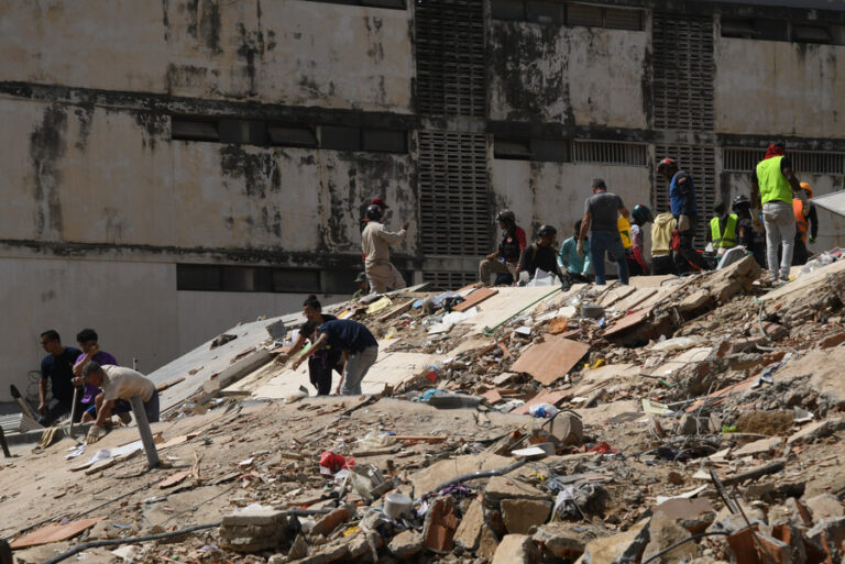 Sube a 920 el número de muertos tras terremotos que golpearon Venezuela: Se reportan más de 3.300 heridos