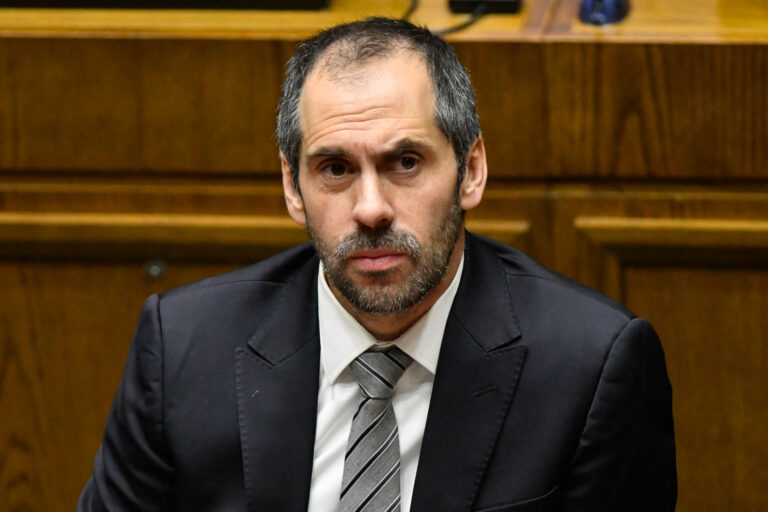 Senado rechaza acusación constitucional contra exministro Nicolás Grau