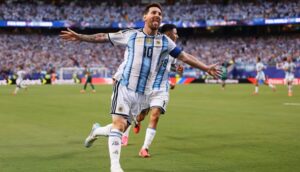 Argentina aprovecha un inspirado Messi para derrotar a Argelia y sacar la cara por Sudamérica