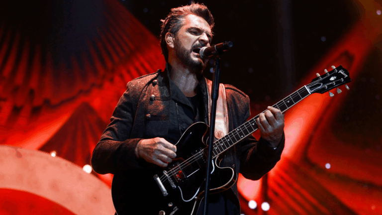 La especial canción con que Ricardo Arjona abrió el primero de sus 10 conciertos en el Movistar Arena