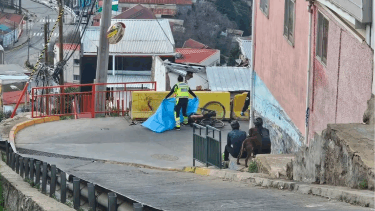 Ciclista muere mientras practicaba descenso en cerro de Valparaíso
