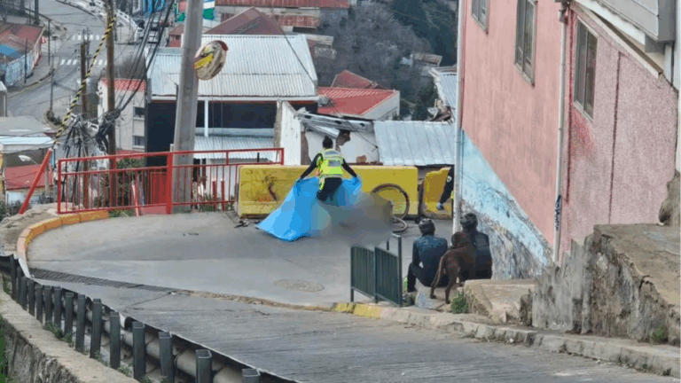 Ciclista muere mientras practicaba descenso en cerro de Valparaíso