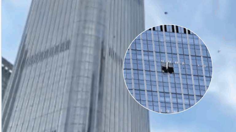 Avioneta se estrella contra el edificio más alto de Beijing: Autoridades investigan las causas