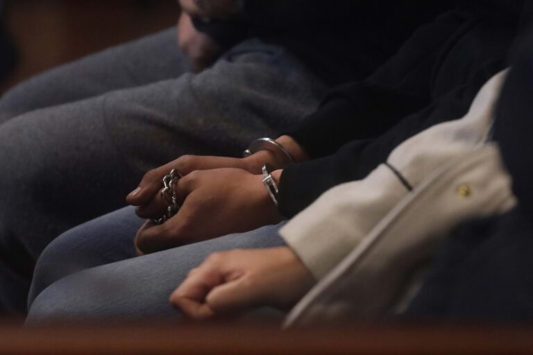 Padre e hijo acusados de asesinato quedan en prisión preventiva: Sospechoso confesó crimen de adolescente