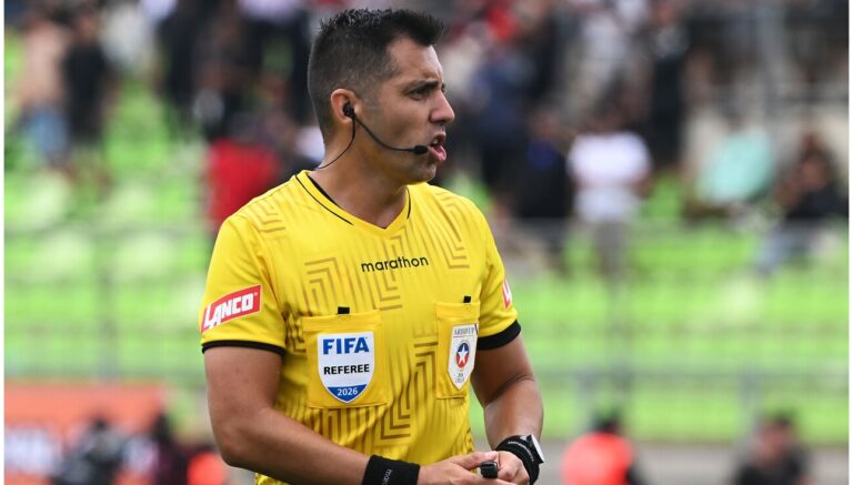 FIFA confirma a Cristián Garay como árbitro principal de un partido del Mundial: Dirigirá a un anfitrión