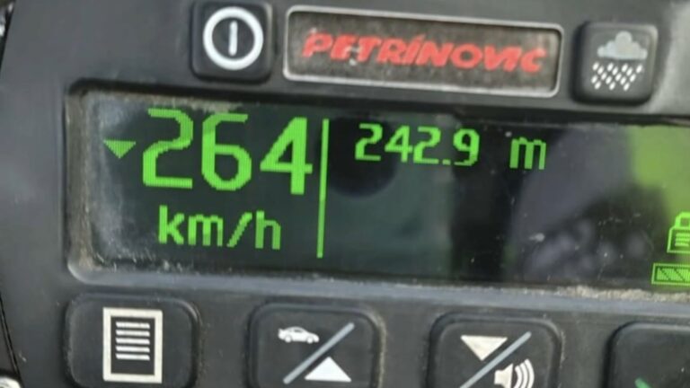 Será formalizado este lunes: Hombre fue detenido tras conducir a 264 km/h en la Costanera Norte