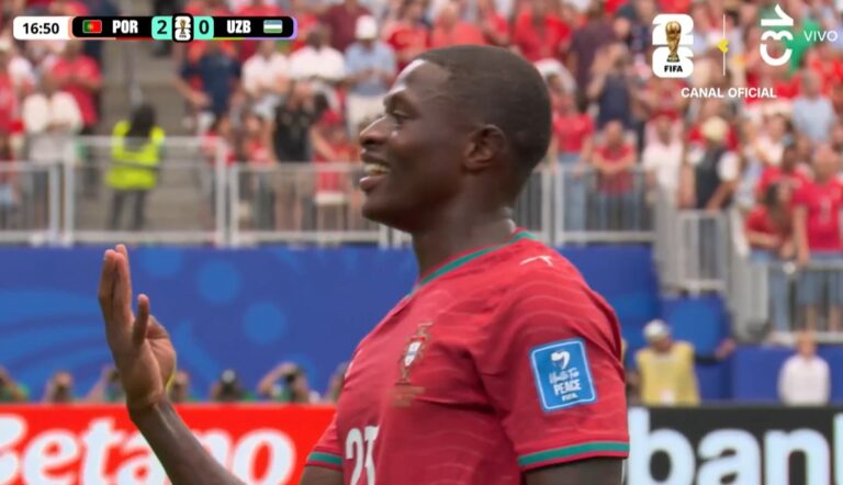 Los engañaron a todos: Nuno Mendes puso el 2-0 para Portugal ante Uzbekistán con preciso tiro libre