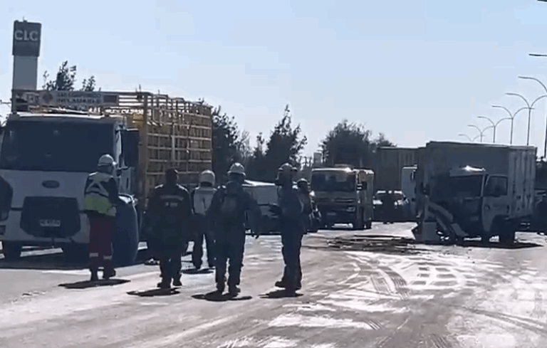 Cierran Autopista Central por colisión múltiple de vehículos: Tránsito al sur es desviado