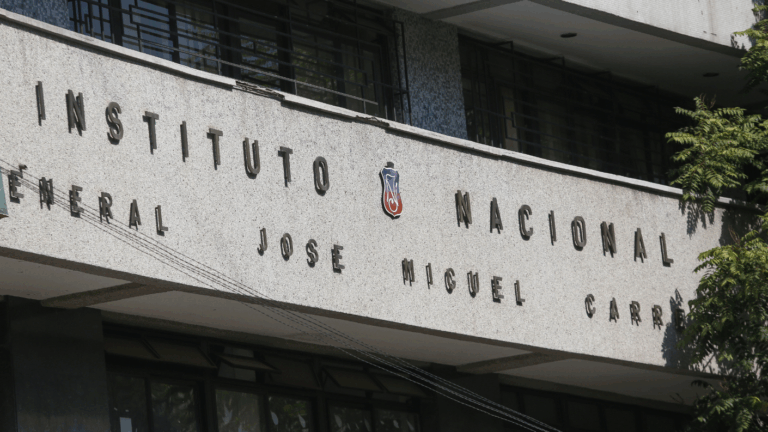 Alerta en Instituto Nacional: Suspenden clases por amenaza de tiroteo