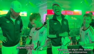 Jürgen Klopp se sorprendió al creer que le regalaron camiseta de Colo Colo: Su reacción ya es viral