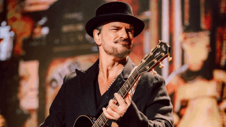 Ricardo Arjona sorprendió al invitar a famosa chilena a su quinto show en Chile: Cantaron este clásico juntos