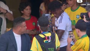 ¿Para mostrarle su físico? Speed se acercó a Ronaldo en pleno partido de Brasil ante Marruecos