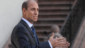 Reestructuración en Seguridad: Ministro Arrau solicita la renuncia de subsecretarios de su cartera