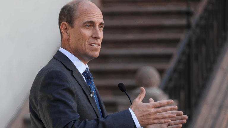 Reestructuración en Seguridad: Ministro Arrau solicita la renuncia de subsecretarios de su cartera
