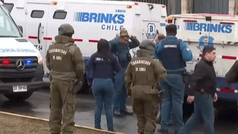 Accidente de camión Brinks obligó a retirar dinero y suspender tránsito en Departamental