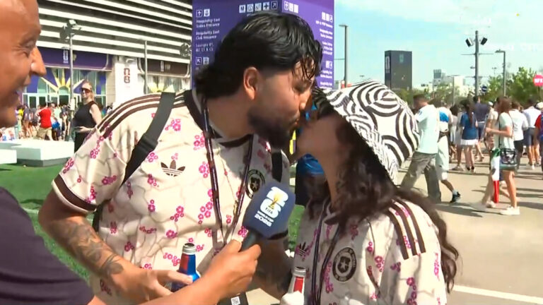 El romántico gesto de chileno sorprendido en el Mundial 2026: “Gracias por acompañarme en esta locura”