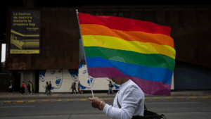 6 de cada 10 chilenos apoyan una ley que sancione discursos de odio contra personas LGBTIQ+