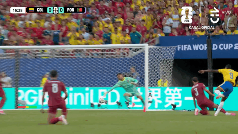 ¡Se salvó Portugal! Diogo Costa atajó potente remate de Jhon Córdoba que ya es figura