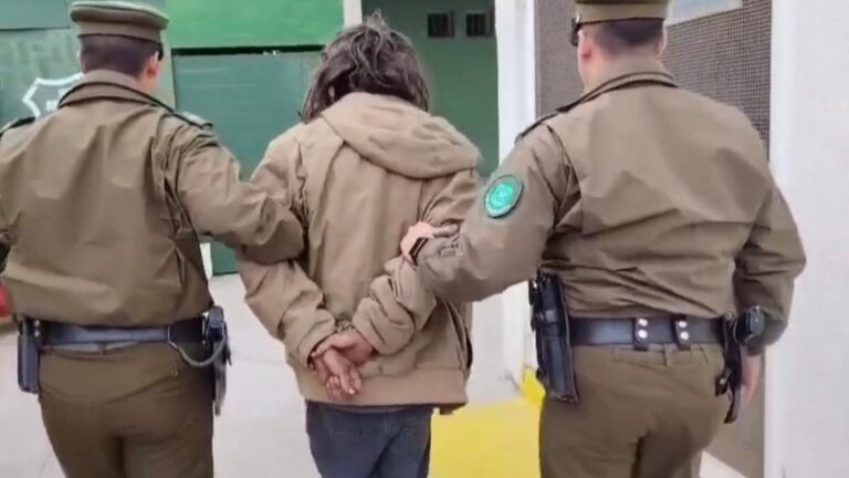 Mantiene 83 detenciones anteriores: Carabineros captura a hombre que lanzaba piedras a vehículos en autopista