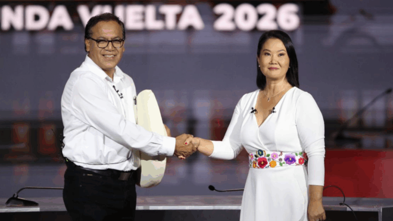 Máxima tensión en elecciones presidenciales de Perú: 651 votos separan a candidatos con el 98% de las actas contabilizadas