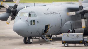 Son ciudadanos colombianos y dominicanos: Gobierno expulsa a 45 extranjeros en vuelo desde Iquique