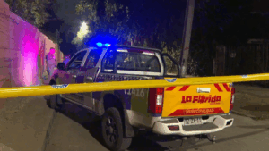 Balacera frente a centro juvenil de La Florida deja un muerto y un adolescente herido: 35 niños estaban en el lugar