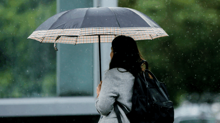 Vuelven las lluvias a Santiago: Revisa los días en que habrá precipitaciones