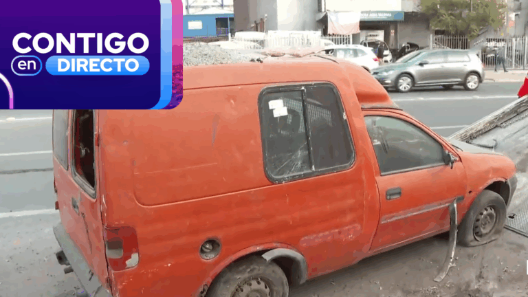 Intenso operativo por retiro de vehículos abandonados en Ñuñoa: Auto sin dueño tenía impactante deterioro