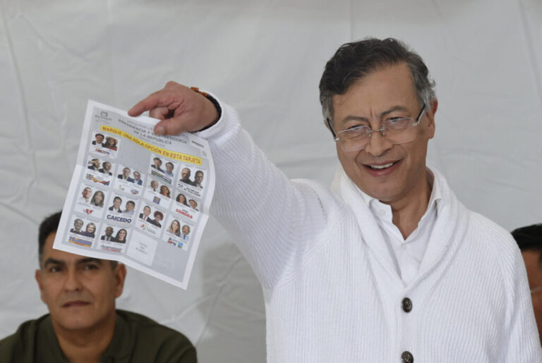Impacto en Colombia: Ordenan suspensión del presidente Gustavo Petro de su cargo
