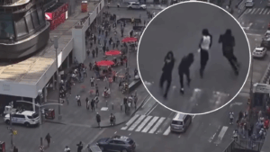 VIDEO | Caos en Times Square: Tiroteo tras masivo desfile deja al menos un detenido