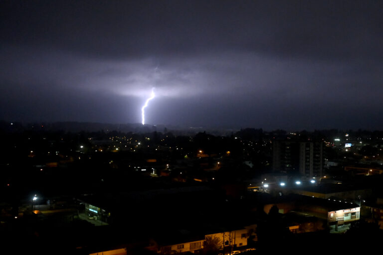 Emiten alerta para HOY martes por tormentas eléctricas para dos regiones del país