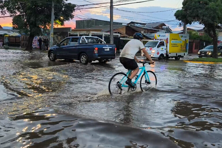 Alerta por temporal en la zona central: Eduardo Sáez actualiza cuánta agua caerá en Santiago