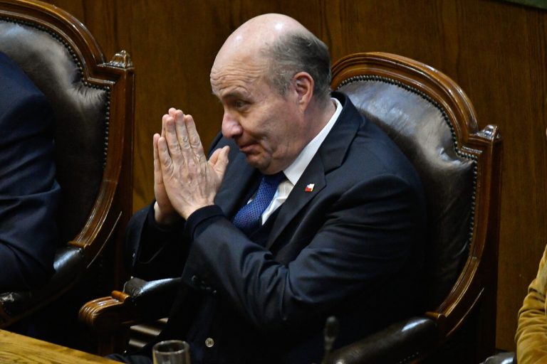 Gobierno retira urgencia de megarreforma para evitar derrota: Faltaban votos oficialistas y queda para agosto