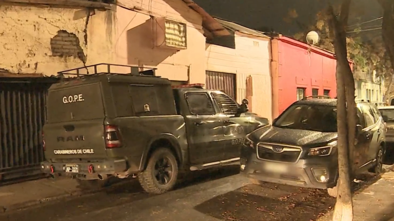 Balearon a pareja en Barrio Yungay: Mataron al hombre en un auto y a la mujer le dispararon tras arrojarla a la calle