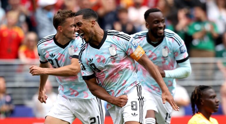 Bélgica castiga los errores de Senegal y sigue con vida en el Mundial tras un partido de locura
