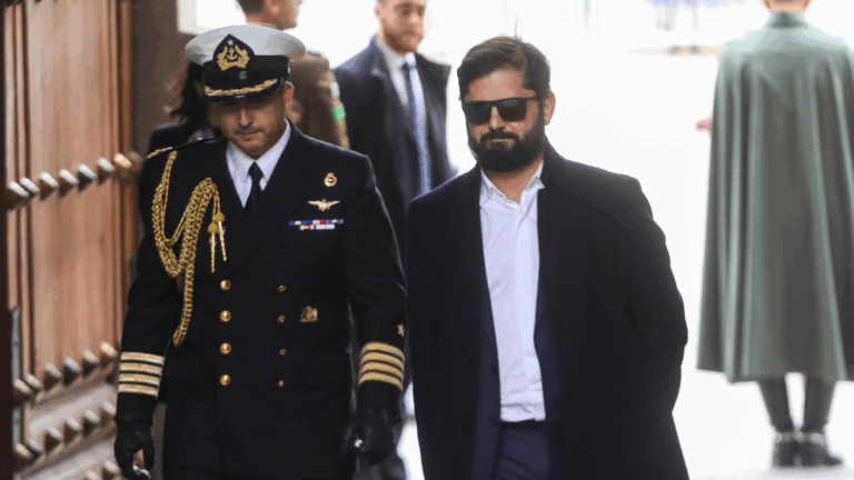 Así fue el regreso de Gabriel Boric a La Moneda: Presidente Kast recibió a exmandatarios