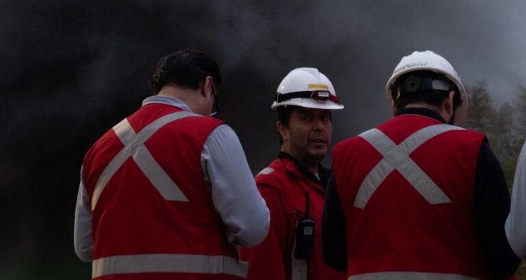 Metro explica cómo comenzó el incendio en estación Santa Isabel: Conductor detectó humo bajo un vagón