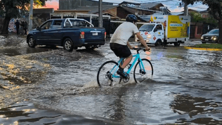 ¿Cuándo vuelve la lluvia? Pronostican hasta cinco días de precipitaciones en Santiago