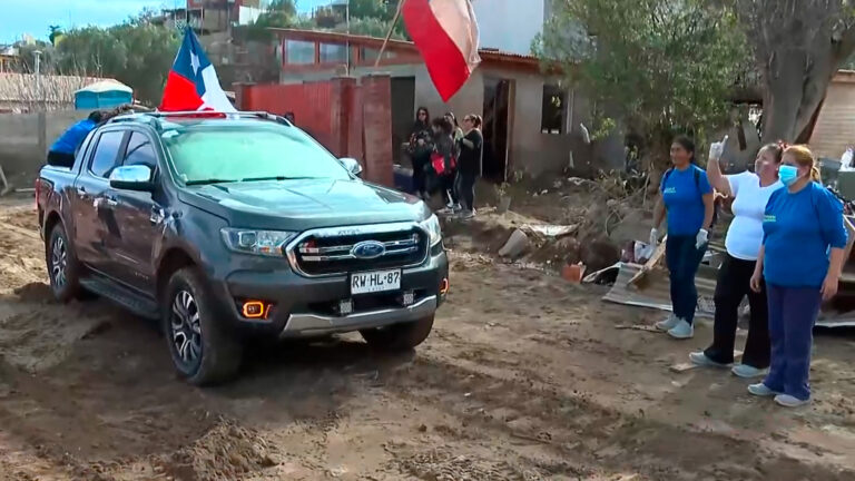 Comienza la reconstrucción en Islón: Voluntarios se unen para ayudar a la zona cero tras el sistema frontal en La Serena