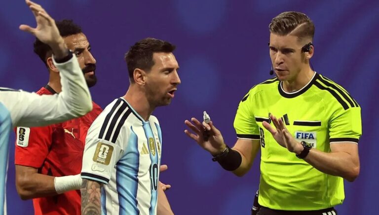FIFA defiende a árbitro que estuvo en victoria de Argentina ante Egipto: 