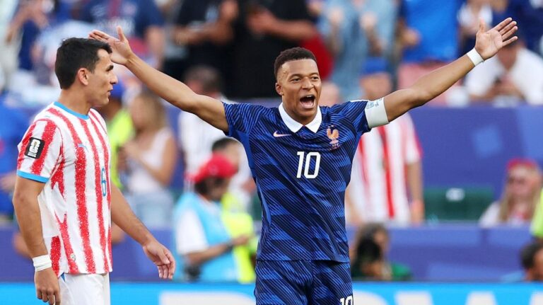 Con más de un dolor de cabeza: Francia aprovecha un penal para sacar a Paraguay del Mundial