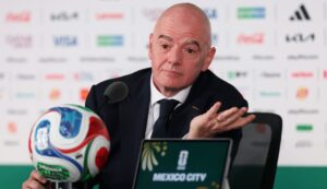Nuevo remezón en la FIFA: Asesor de Infantino renuncia por oponerse a vender parte del Mundial
