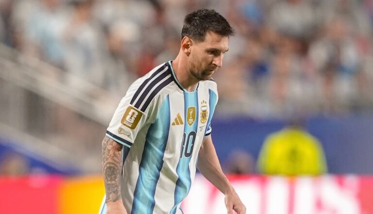 Ex jugador inglés enciende duelo ante Argentina y apunta a Messi: 