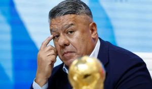 Problemas para Chiqui Tapia: FBI incautó su teléfono tras el término del Mundial 2026