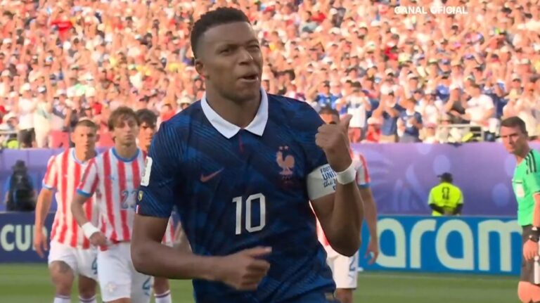 ¿Fue falta? Mbappé no falló un penal cobrado vía VAR y Francia abre la cuenta ante Paraguay