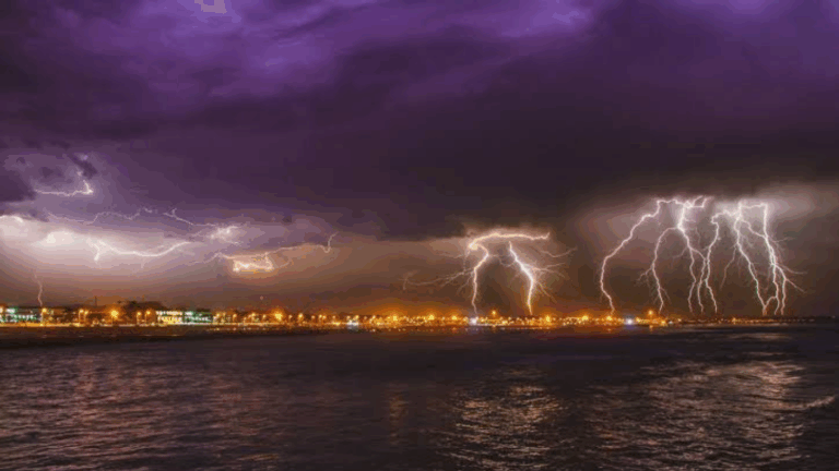 Emiten aviso por tormentas eléctricas en zona centro: Estas son las tres regiones afectadas