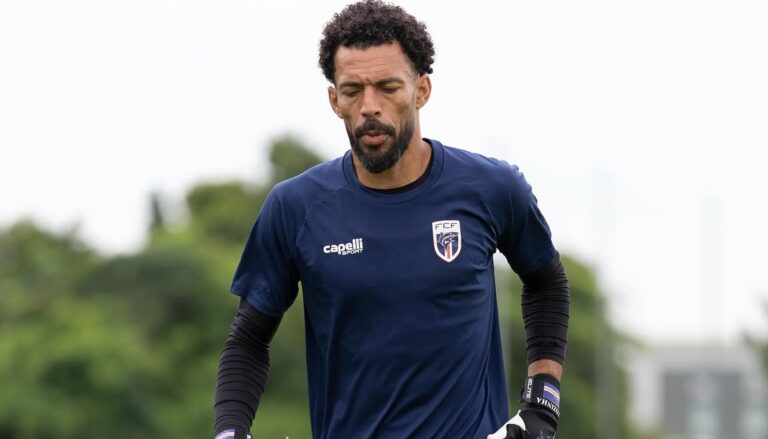 Primer problema para Vozinha en Colo Colo: Qué dice el reglamento sobre los apodos en las camisetas